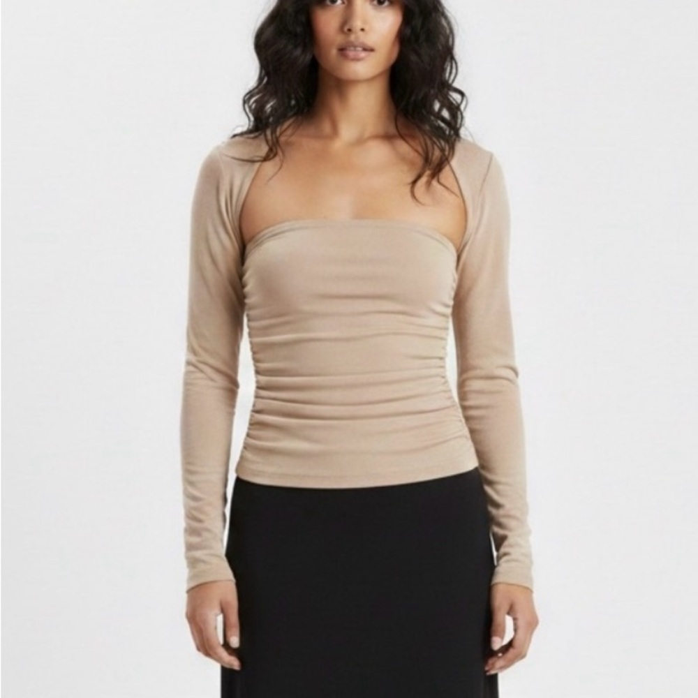 JUST POLLY Women’s Beige Long Sleeve Square Neck Top. Size M